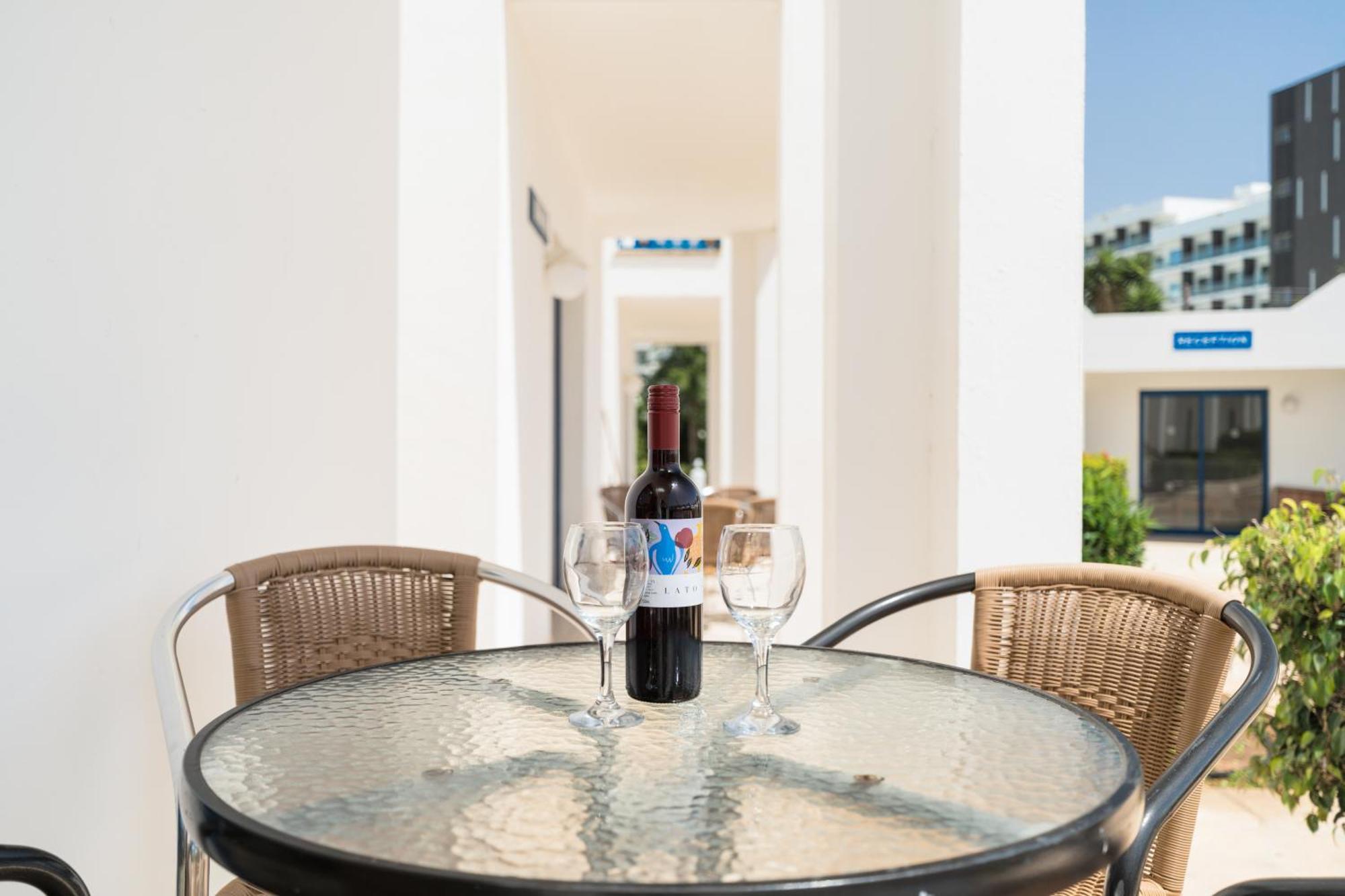 Kritamo Beach Hotel Apartments Айя-Напа Екстер'єр фото