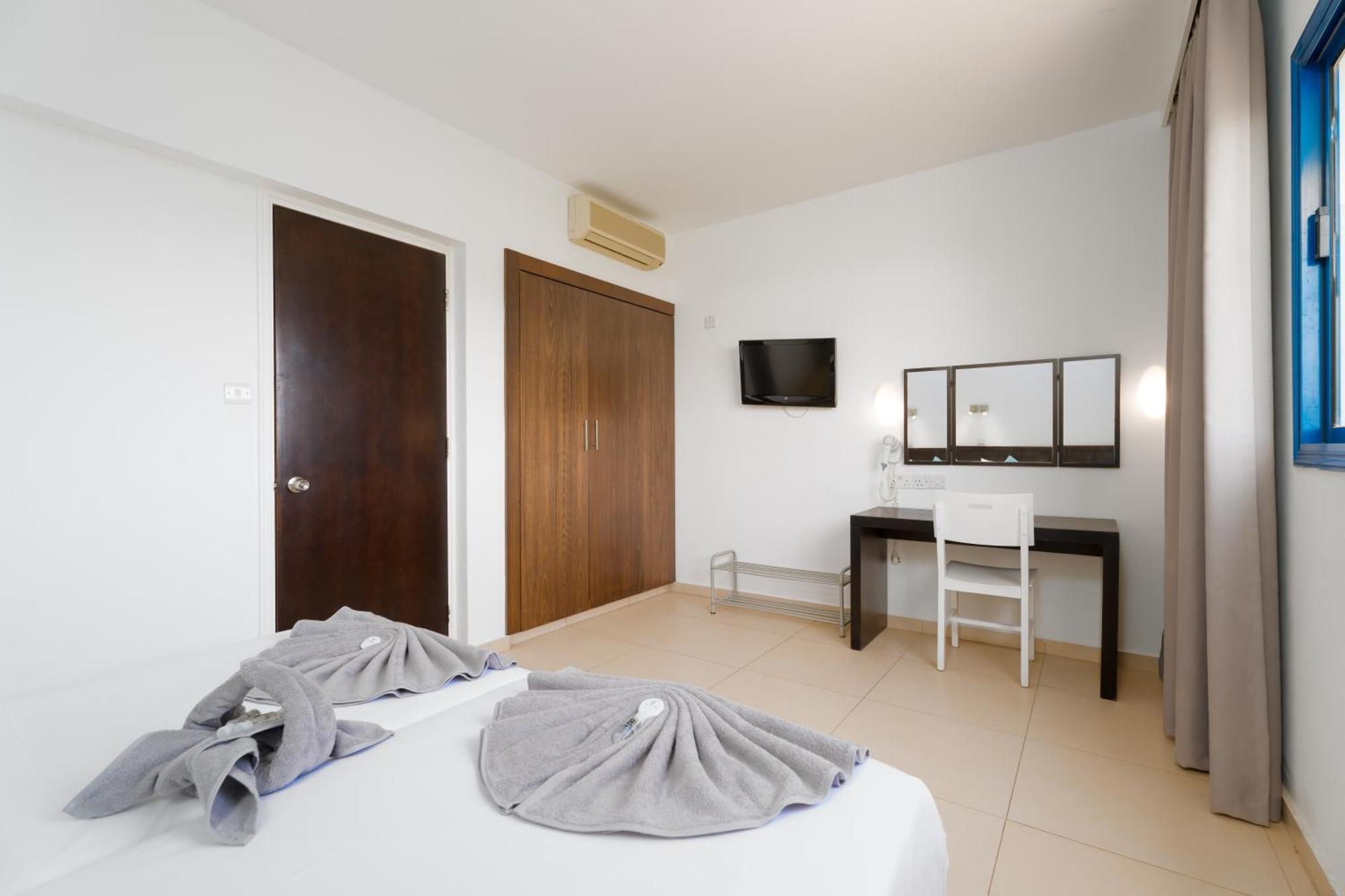 Kritamo Beach Hotel Apartments Айя-Напа Екстер'єр фото